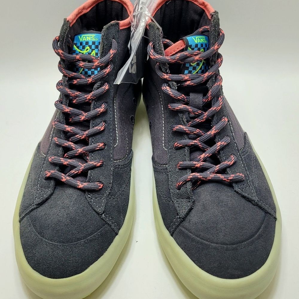 Vans THE LIZZIE Size M-5.5, W-7,  NWOT